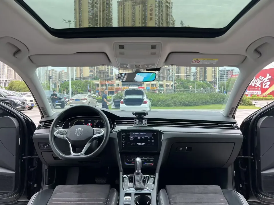 Volkswagen Magotan 330TSI DSG 30th Anniversary Edition 2022 — миниатюра 3