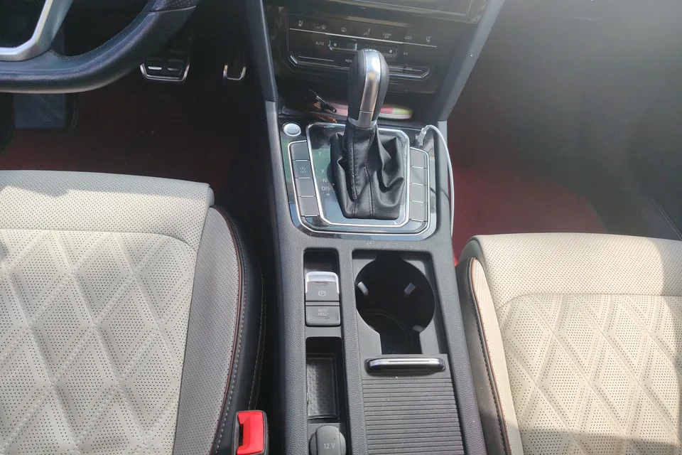 Volkswagen Magotan Magotan 2023 2 million commemorative edition 330TSI DSG luxury model 2023 — миниатюра 4