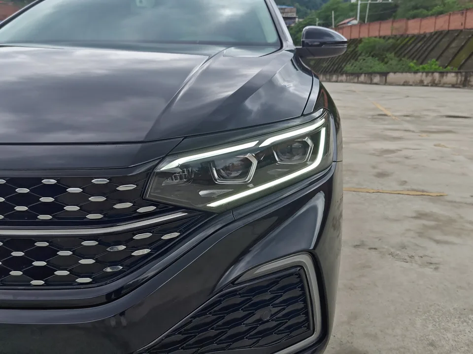 Volkswagen Passat facelift 330TSI Elite Edition 2023 — миниатюра 3