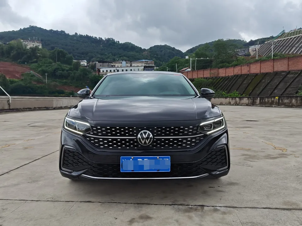 Volkswagen Passat 2023