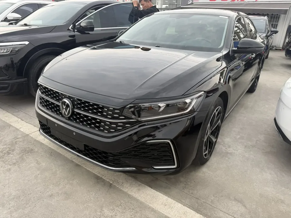 Volkswagen Passat Passat 2023 330TSI Elite Edition 2023 — миниатюра 3