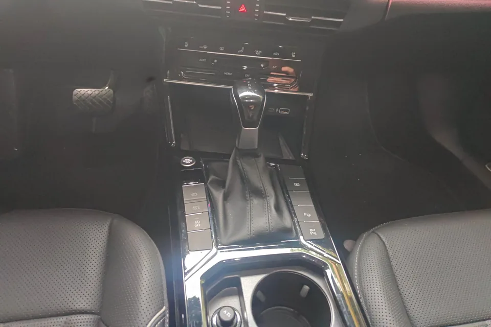 Volkswagen Passat Passat 2023 330TSI Premium Edition 2022 — миниатюра 4