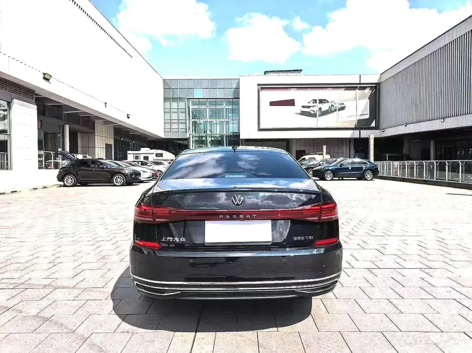 Volkswagen Passat facelift 330TSI Elite Edition 2023 — миниатюра 4