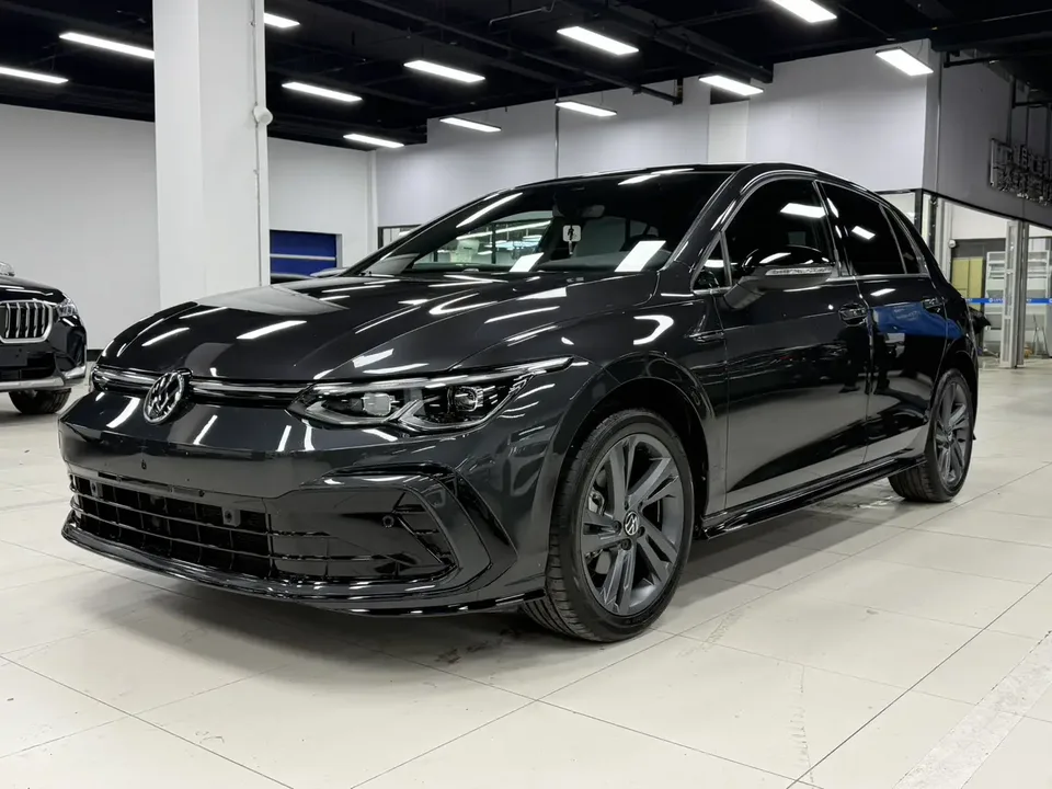 Volkswagen Golf 280TSI DSG R-Line 2022 — фото 1, купить с доставкой в Москву