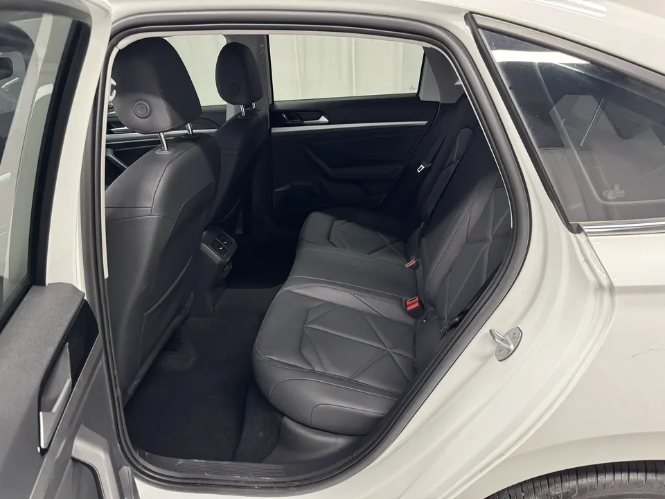 Volkswagen Lavida Lavida 2024 300TSI DSG Starry Sky Leading Edition 2025 — миниатюра 5