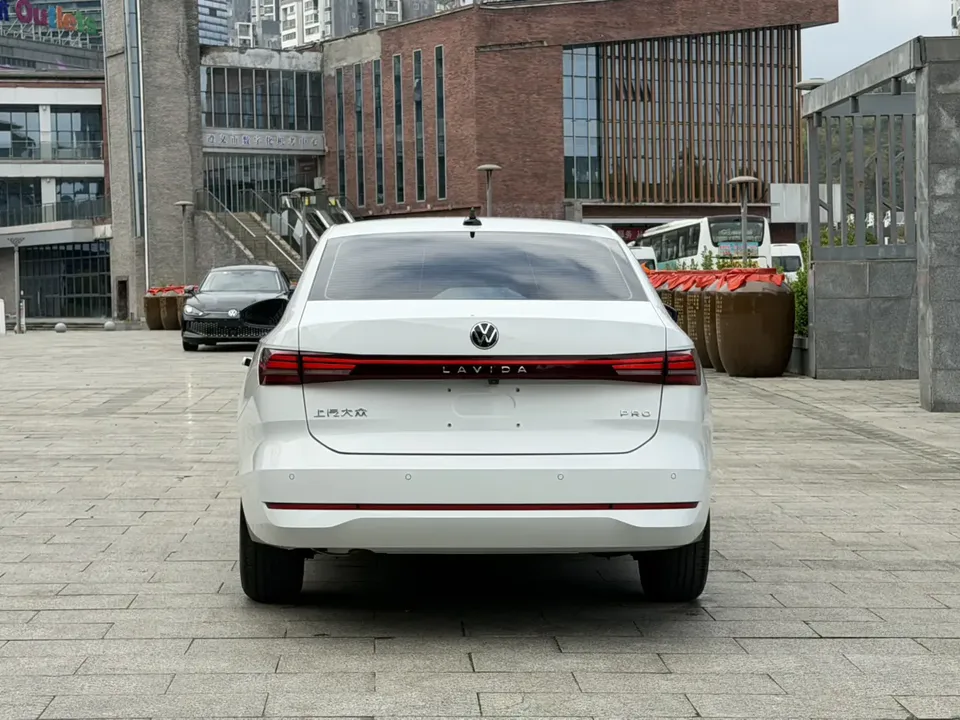 Volkswagen Lavida 2026 Volkswagen Lavida Pro 1.5L Starry Sky Six Million Edition 2026 — миниатюра 2