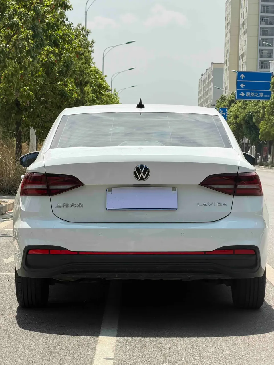 Volkswagen Lavida facelift 1.5L automatic 5 million version 2023 — миниатюра 2