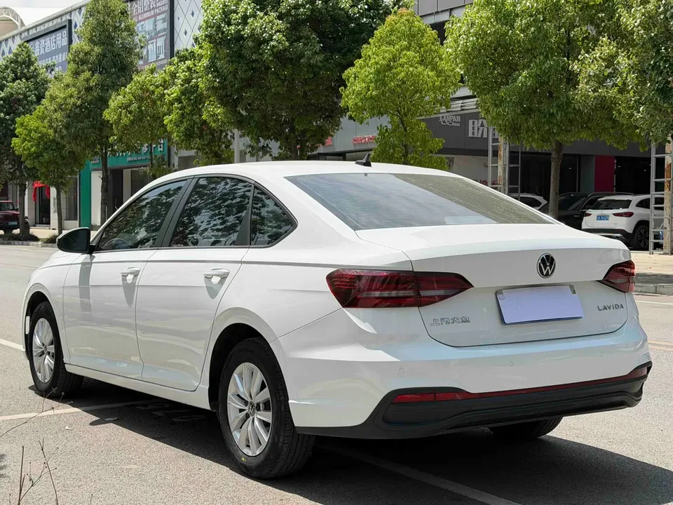 Volkswagen Lavida facelift 1.5L automatic 5 million version 2023 — миниатюра 4