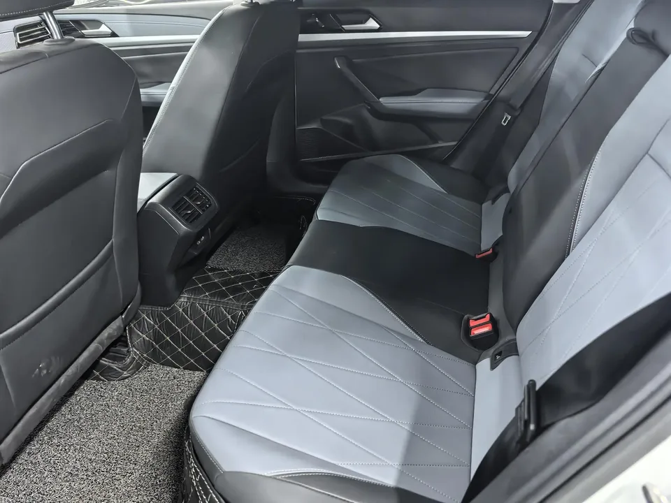 Volkswagen Lavida 1.5L Automatic Starry Sky 5 Million Edition 2024 — миниатюра 4