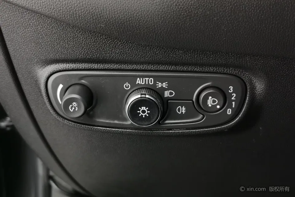 Chevrolet Equinox Explorer 2022 light hybrid 550T RS smart expansion version 2022 — миниатюра 3