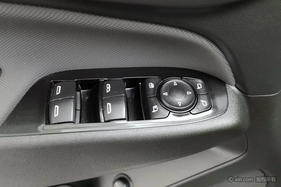 Chevrolet Equinox Explorer 2022 light hybrid 550T RS smart expansion version 2022 — миниатюра 5