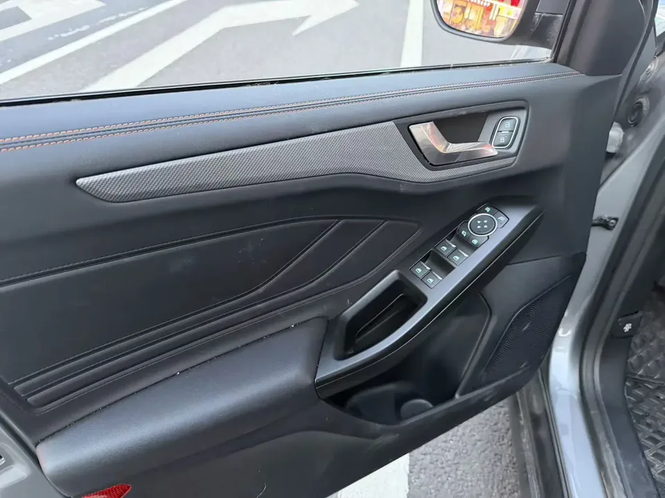 Ford Focus Hatchback EcoBoost 180 Automatic Competition Edition 2022 — миниатюра 2
