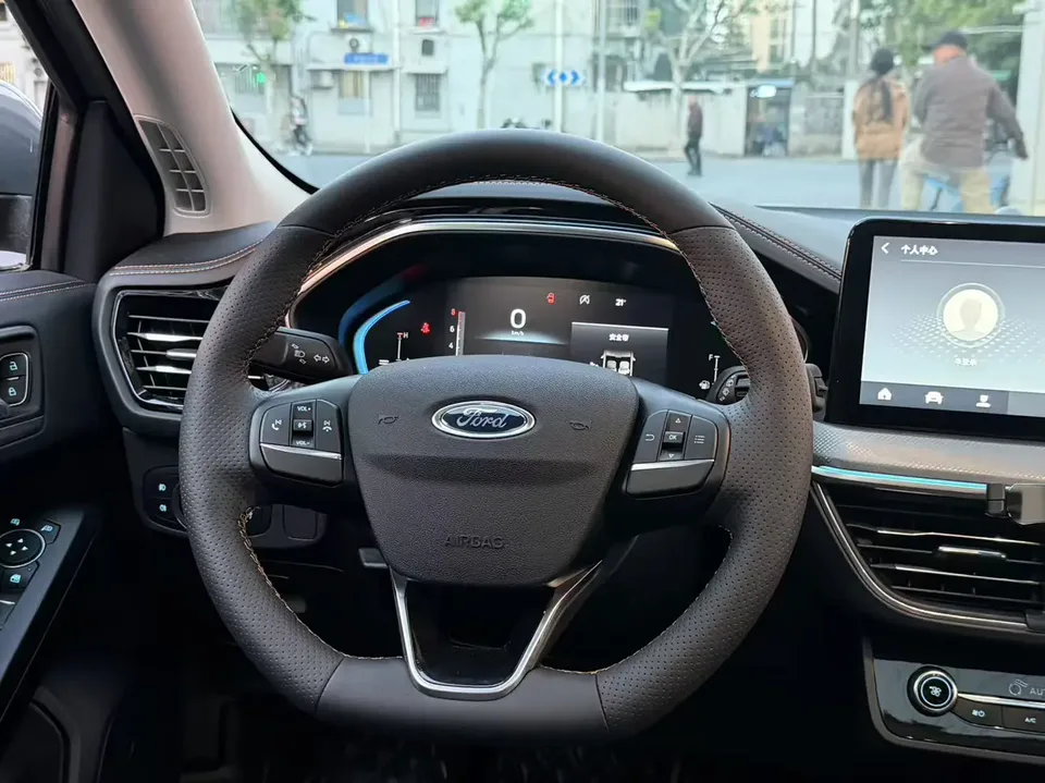 Ford Focus Hatchback EcoBoost 180 Automatic Competition Edition 2022 — миниатюра 3