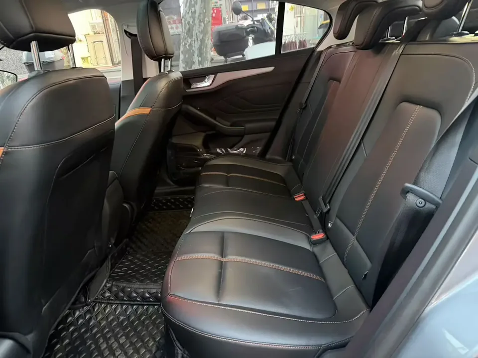 Ford Focus Hatchback EcoBoost 180 Automatic Competition Edition 2022 — миниатюра 4