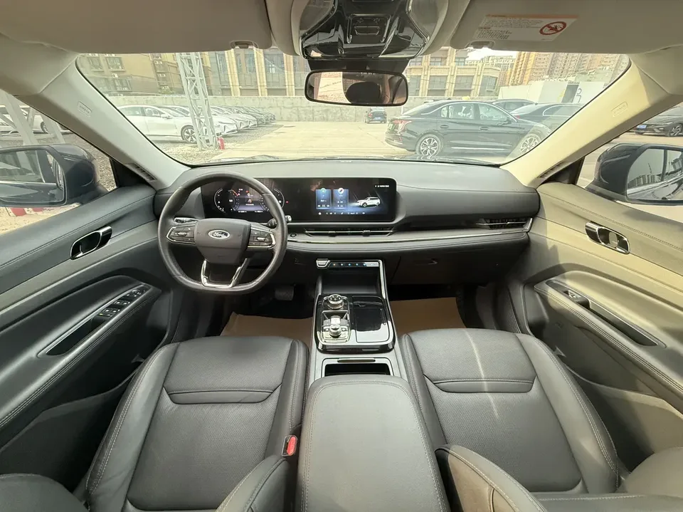 Ford Equator Sport EcoBoost 170 Platinum Edition 2023 — миниатюра 3