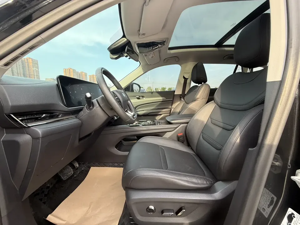 Ford Equator Sport EcoBoost 170 Platinum Edition 2023 — миниатюра 4