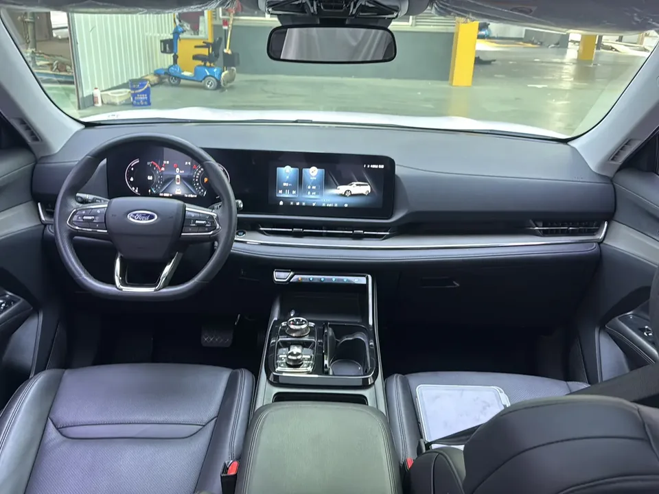 Ford Equator Sport EcoBoost 170 Platinum Edition 2023 — миниатюра 3