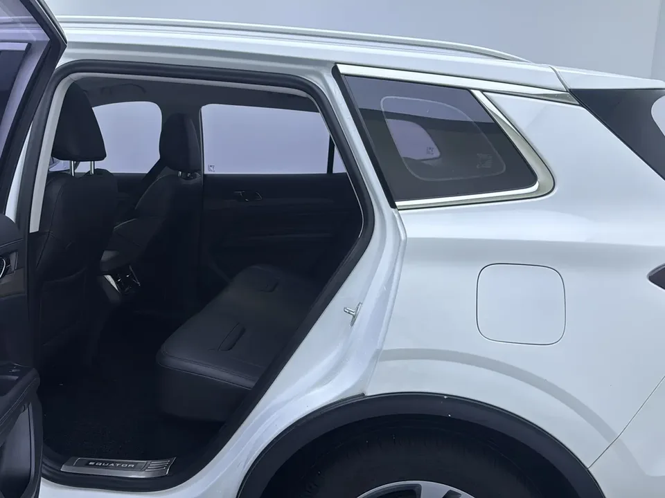 Ford Equator Sport EcoBoost 170 Platinum Edition 2023 — миниатюра 4