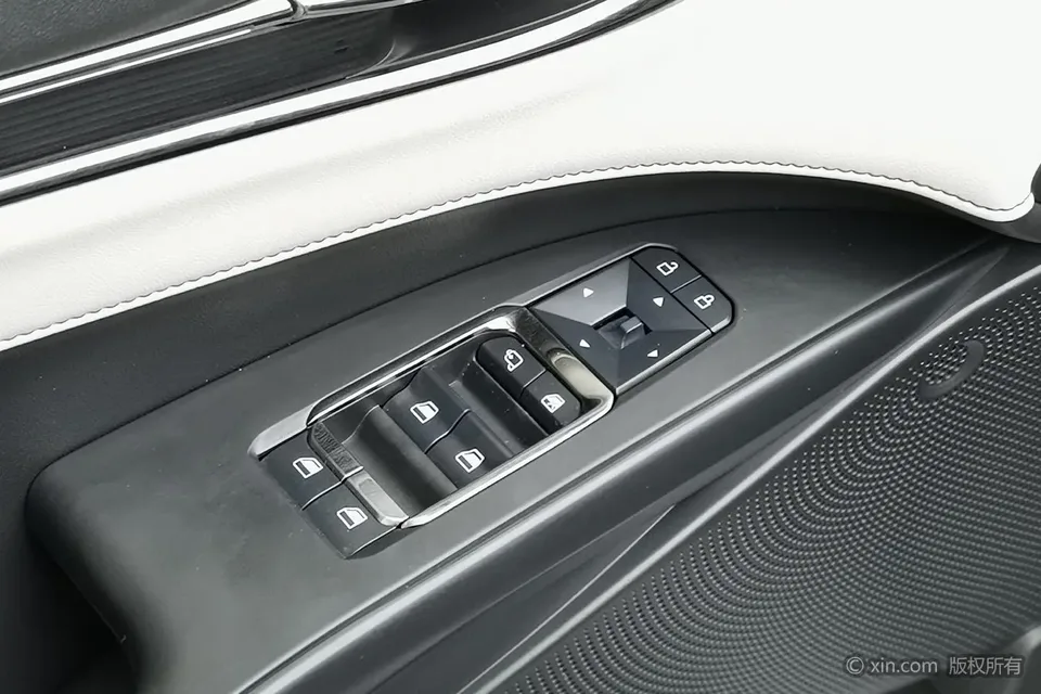 Ford Mondeo Mondeo EcoBoost 245 Luxury 2022 — миниатюра 5