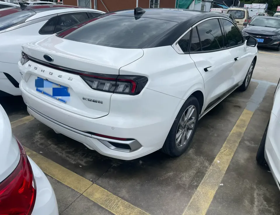 Ford Mondeo Mondeo 2022 EcoBoost 245 Luxury 2023 — миниатюра 4