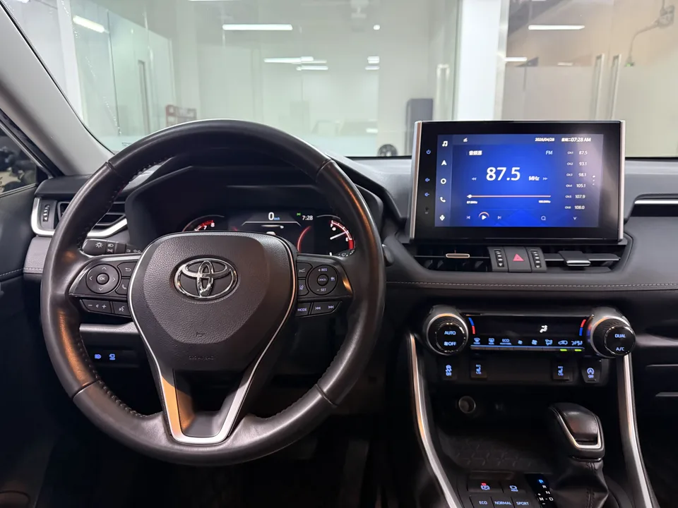 Toyota RAV4 2.0L CVT 2WD Fashion PLUS Edition 2023 — миниатюра 3