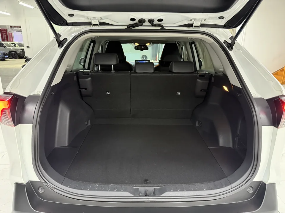 Toyota RAV4 2.0L CVT 2WD Fashion PLUS Edition 2023 — миниатюра 5