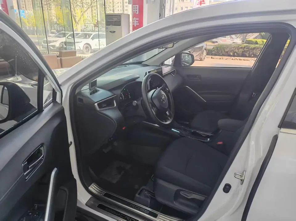 Toyota CorollaCross 2.0L CVT Pioneer Edition 2024 — миниатюра 3