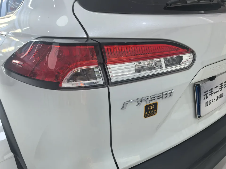 Toyota Frontlander 2.0L CVT Leading Edition 2024 — миниатюра 3