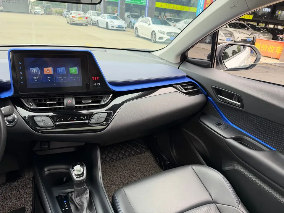 Toyota C-HR 2.0L Leading Edition 2022 — миниатюра 3