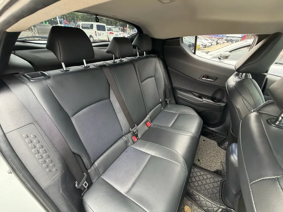 Toyota C-HR 2.0L Leading Edition 2022 — миниатюра 5