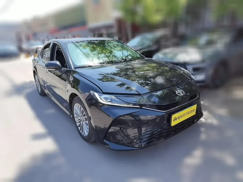 Toyota Camry Hybrid 2.0HGVP Luxury Edition 2025 — миниатюра 3