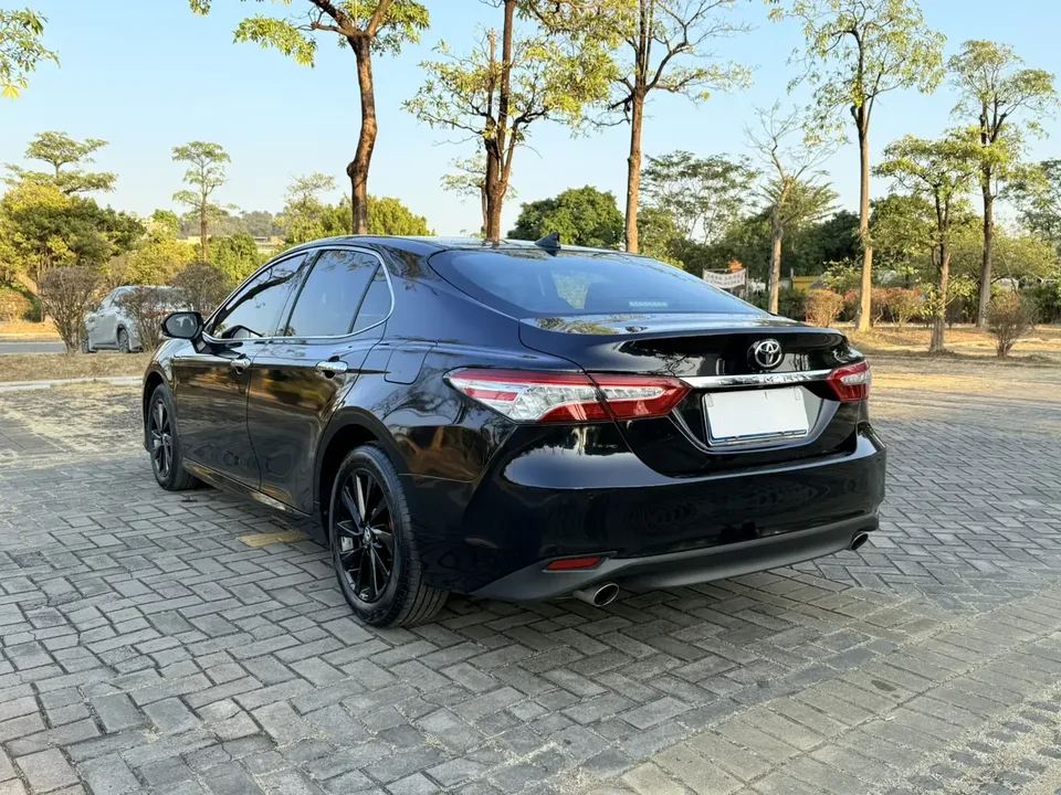 Toyota Camry 2.0G Deluxe Edition 2023 — миниатюра 2