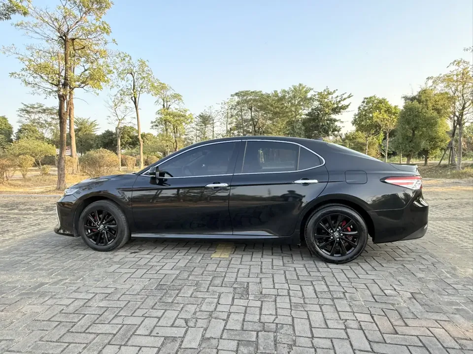 Toyota Camry 2.0G Deluxe Edition 2023 — миниатюра 4