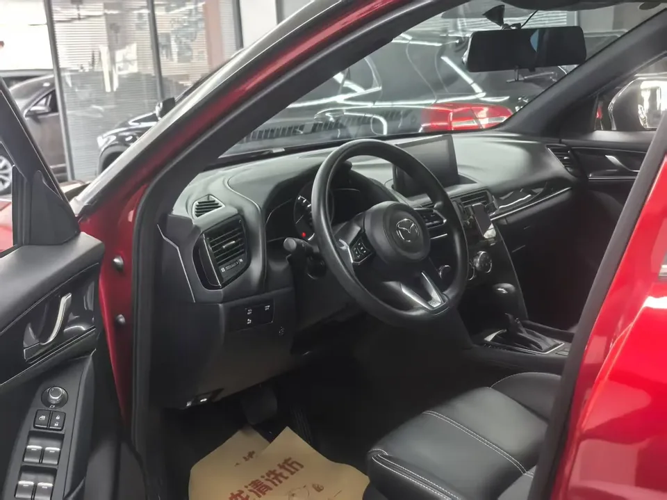 Mazda CX-4 Mazda CX-4 2021 2.0L 2WD Blue Sky Youth Edition 2022 — миниатюра 3