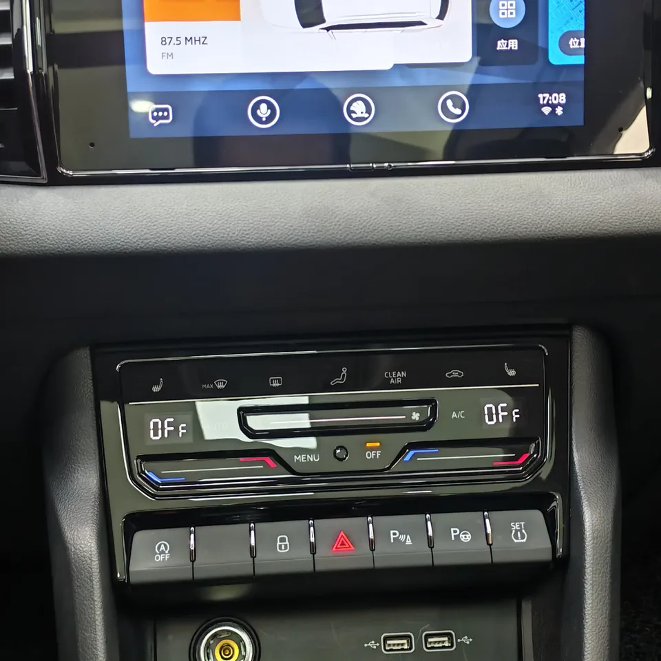 Skoda Karoq TSI280 Luxury Edition 2023 — миниатюра 3