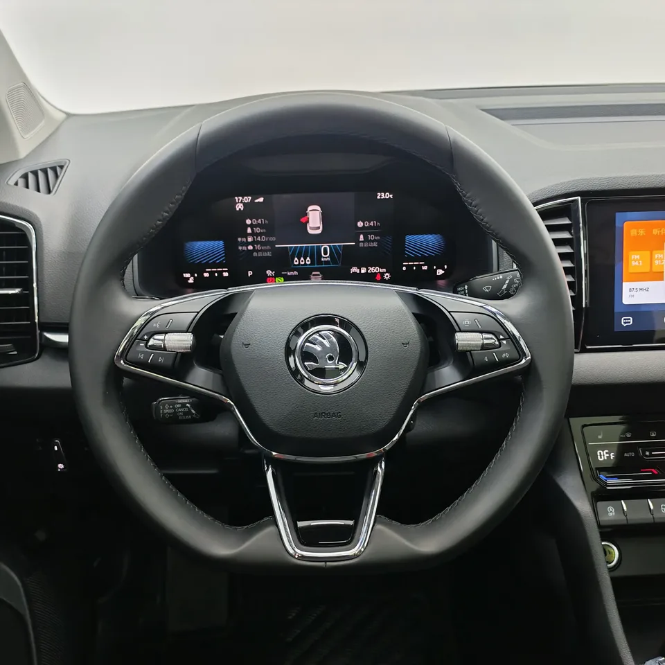 Skoda Karoq TSI280 Luxury Edition 2023 — миниатюра 4