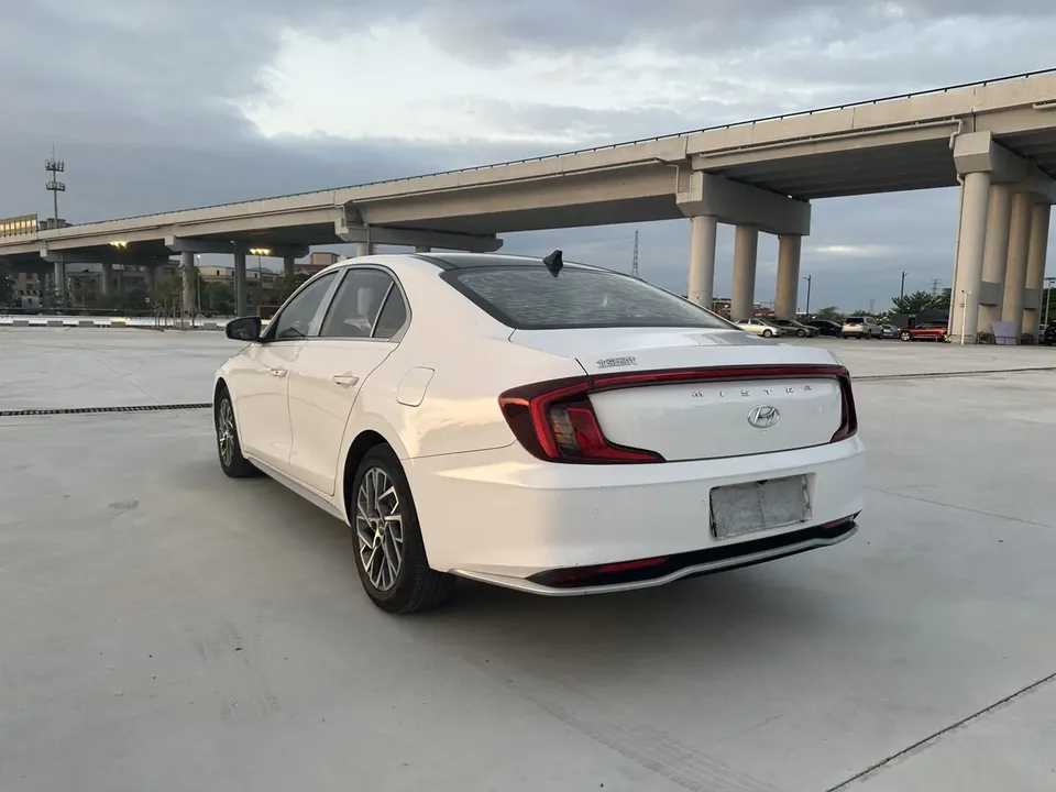 Hyundai Famous pictures 1.8L MPi CVT Elite Edition GLX 2022 — миниатюра 2