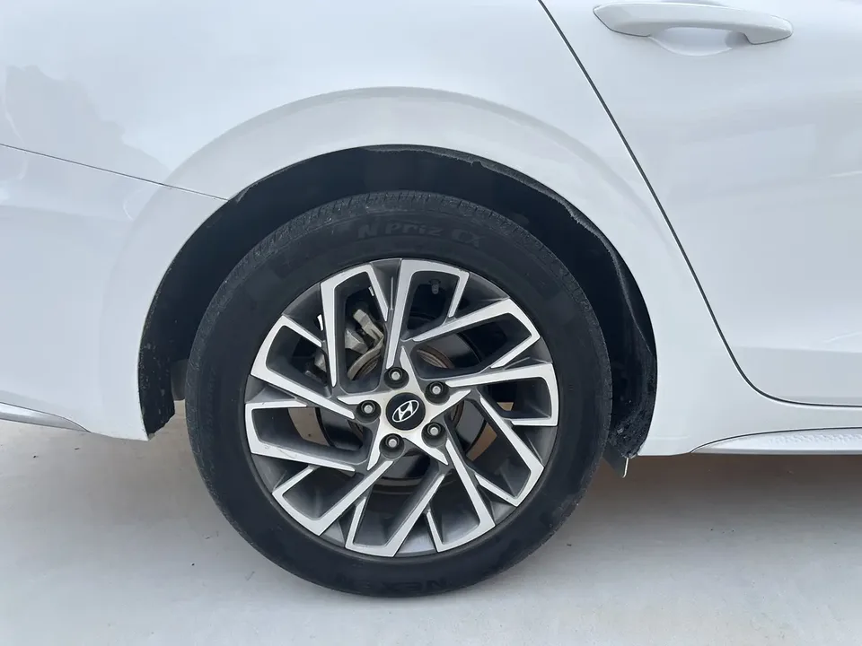 Hyundai Famous pictures 1.8L MPi CVT Elite Edition GLX 2022 — миниатюра 3