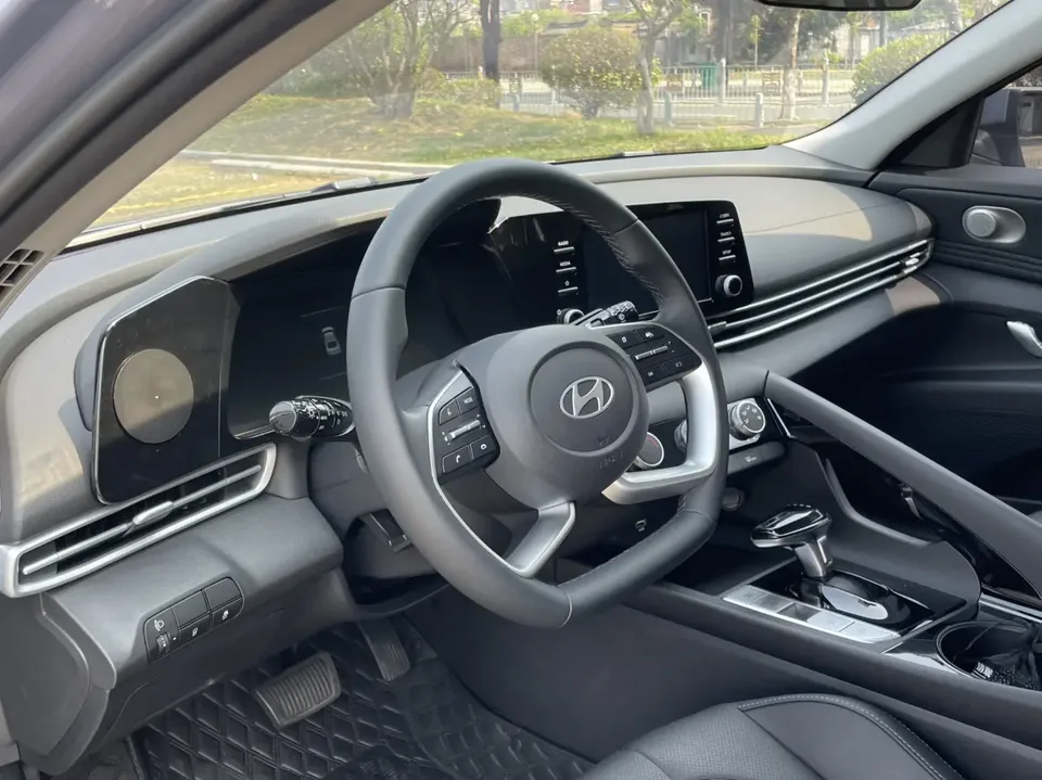 Hyundai Elantra 1.5L CVT GLX Elite Edition 2025 — миниатюра 5