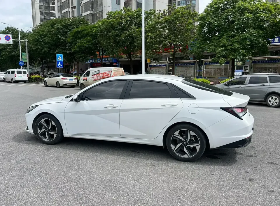 Hyundai Elantra 1.5L CVT GLX Elite Edition 2023 — миниатюра 4
