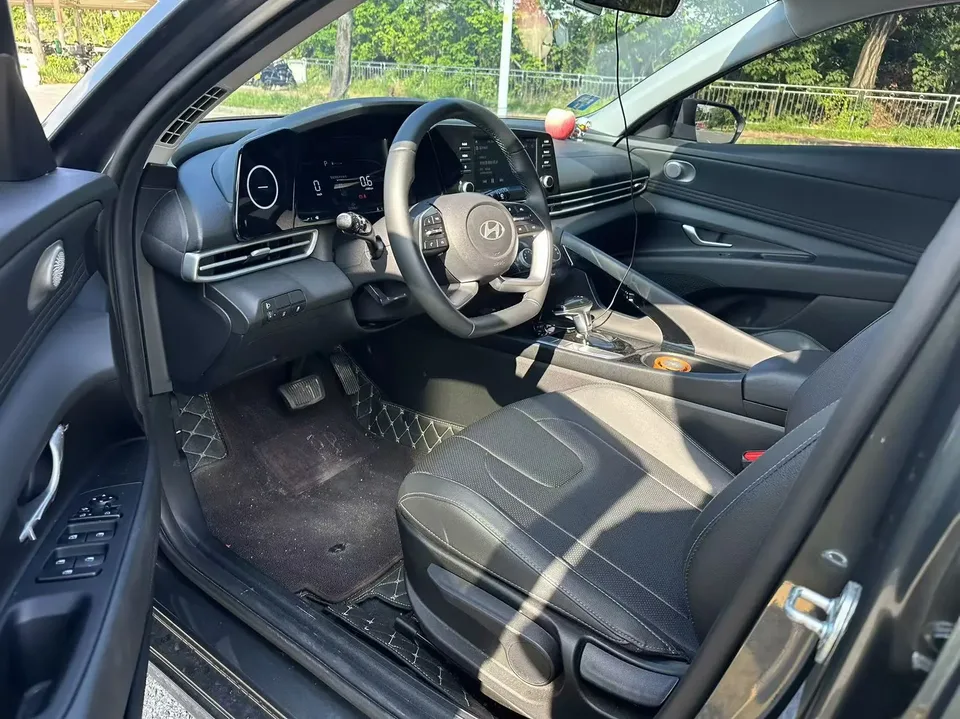 Hyundai Elantra 1.5L CVT GLX Elite Edition 2024 — миниатюра 3