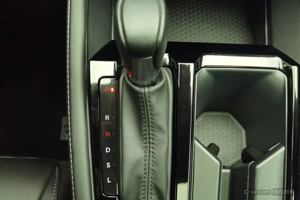 Honda Inspire 260TURBO Exquisite Edition 2024 — миниатюра 5