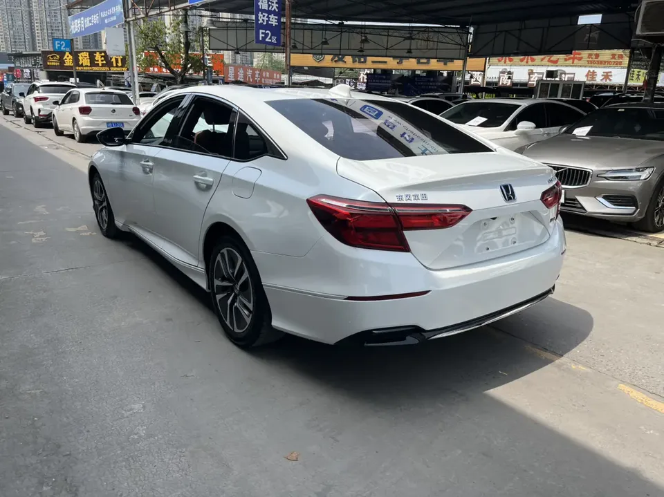 Honda Inspire 2022 Insignia Hybrid 2.0L Pure Elegant Edition 2023 — миниатюра 4