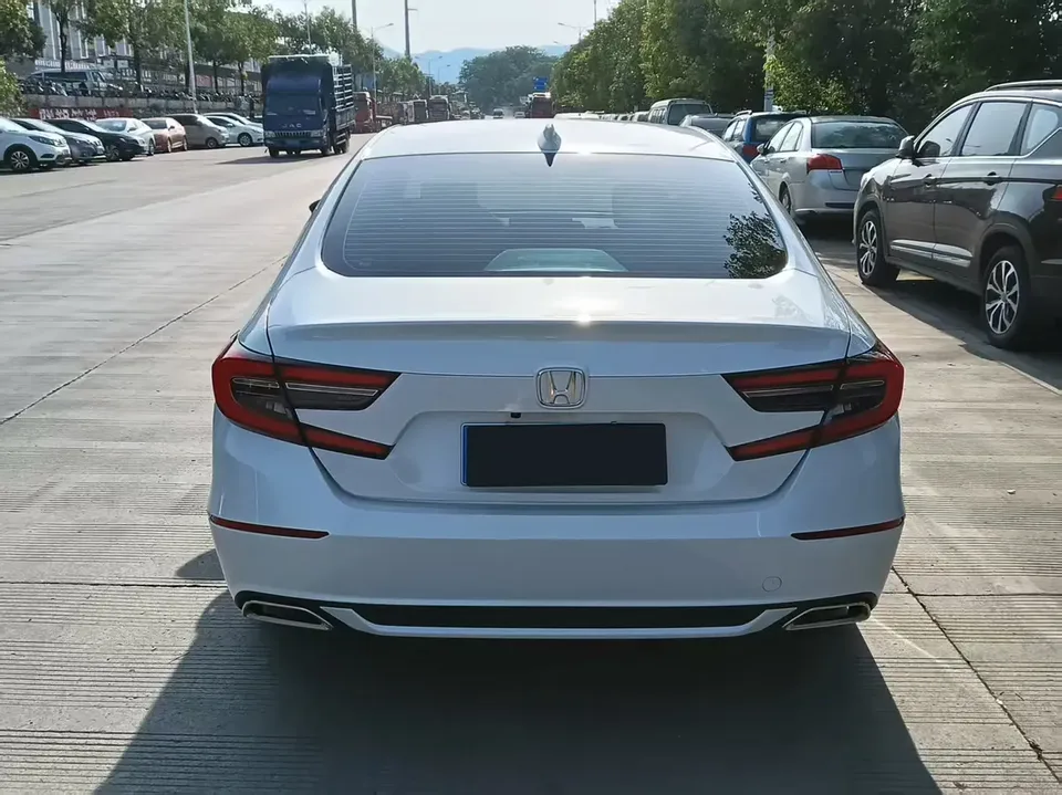 Honda Accord Accord 2022 260TURBO Deluxe Edition 2022 — миниатюра 2