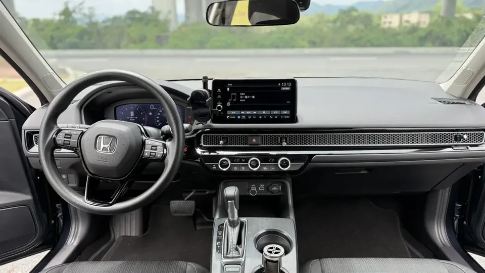 Honda CIVIC Civic 240TURBO CVT Power Edition 2023 — миниатюра 3