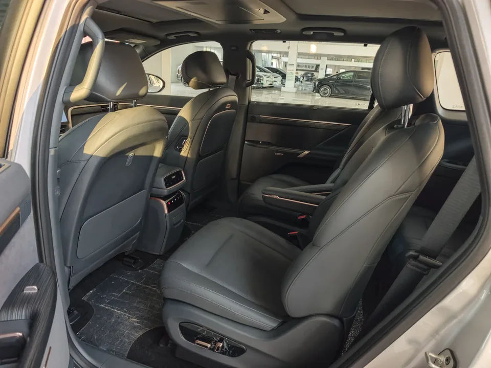 Dongfeng Yipai 008 210Max Extended Range 6-seater 2025 — миниатюра 4