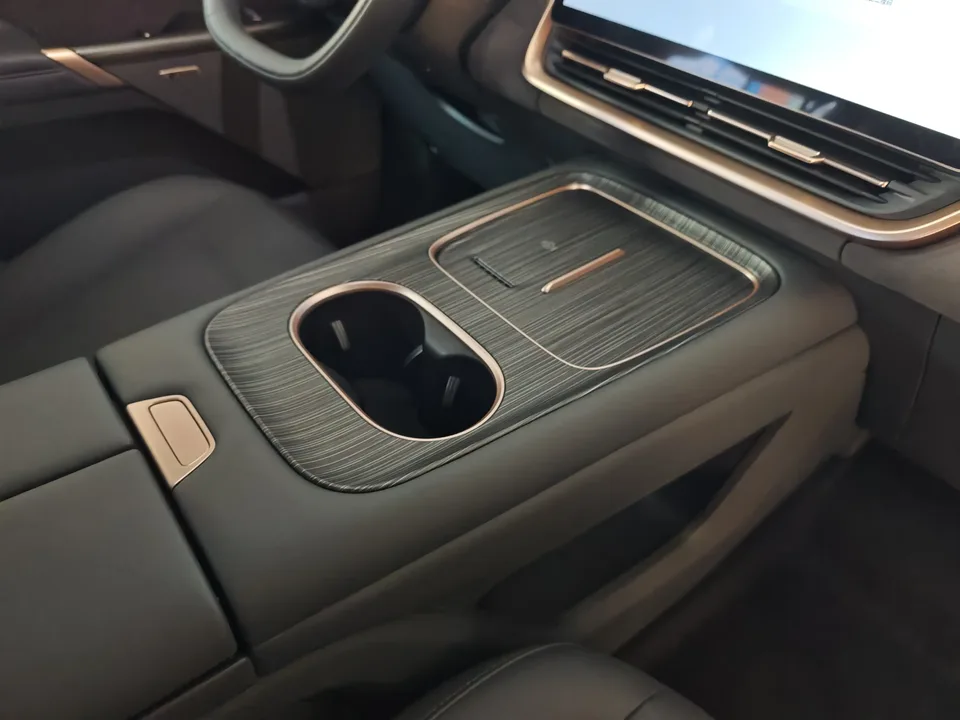 Dongfeng Yipai 008 210Max Extended Range 6-seater 2025 — миниатюра 5