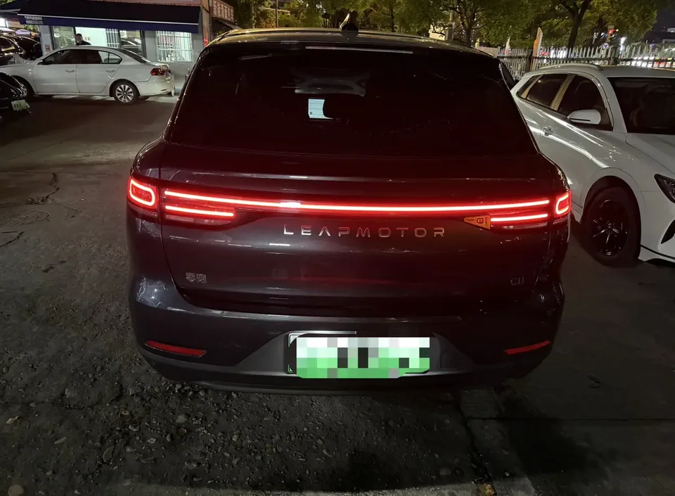 Leapmotor Zero running C11 Pure Electric 515 Smart Edition 2024 — миниатюра 2