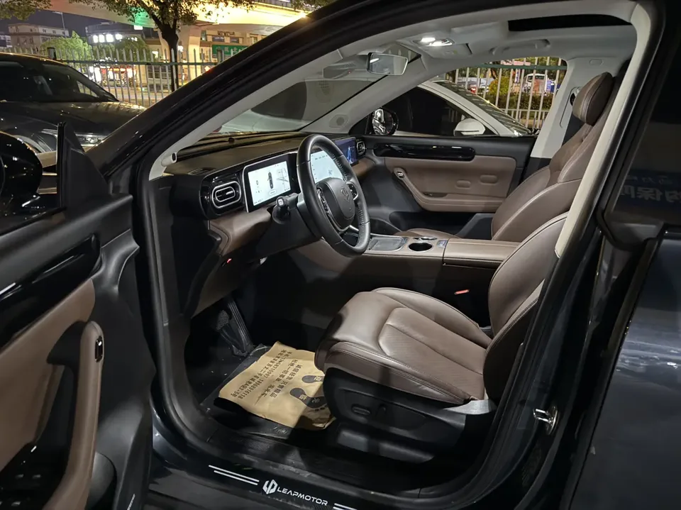 Leapmotor Zero running C11 Pure Electric 515 Smart Edition 2024 — миниатюра 5