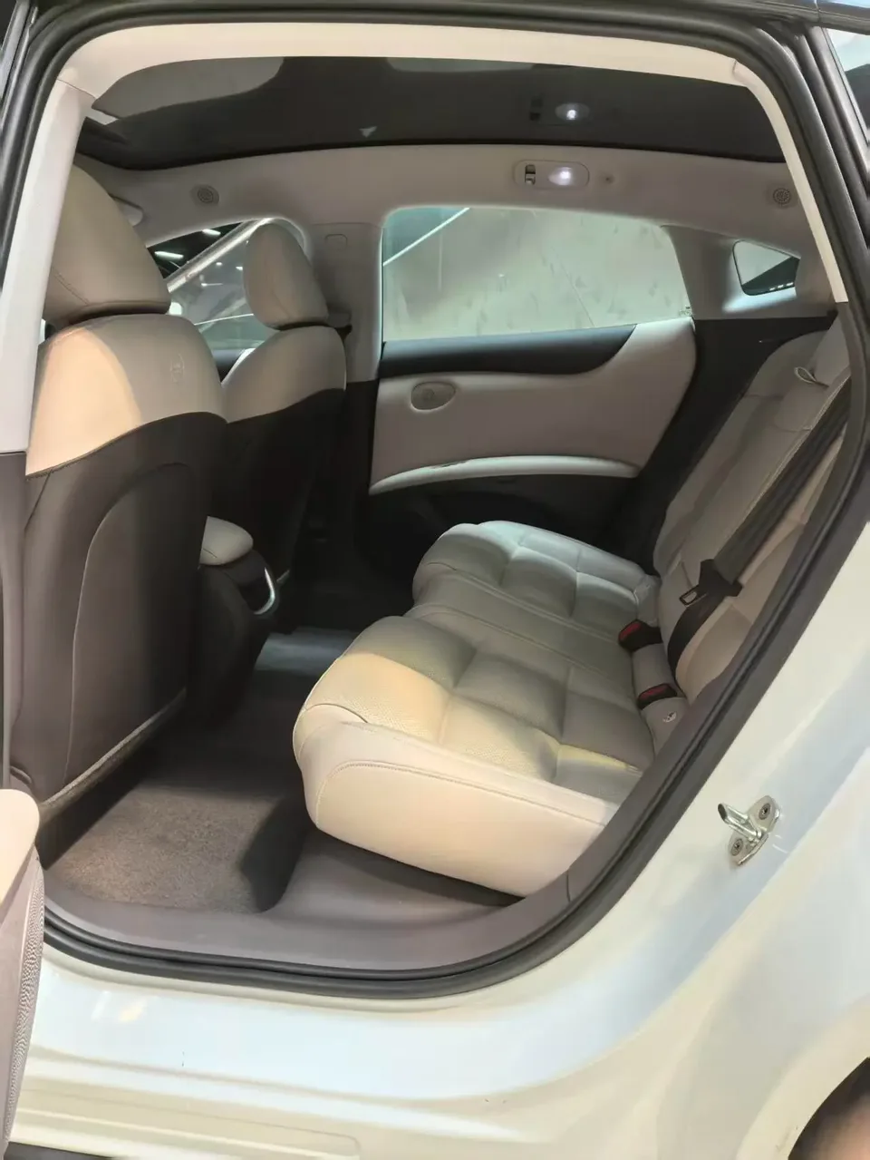 Zhiji L6 Max Standard Edition 75kWh 2025 — миниатюра 3
